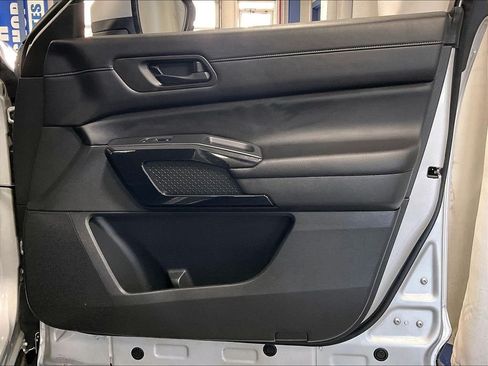 Used 2023 Nissan Pathfinder SV AWD/4WD image 12
