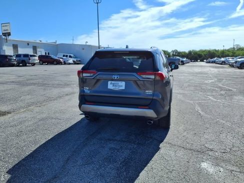 Used 2022 Toyota RAV4 Limited AWD/4WD image 21