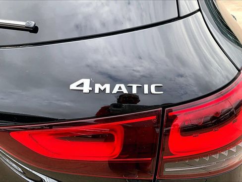Used 2021 Mercedes-Benz GLA 250 4MATIC w/ Premium Package image 10