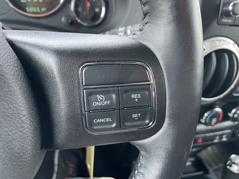 Used 2018 Jeep Wrangler Unlimited Rubicon w/ Cold Weather Group AWD/4WD image 16