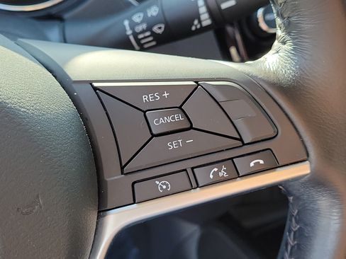 Used 2017 Nissan Rogue Sport SL FWD image 30