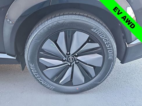 Used 2023 Nissan Ariya AWD image 12