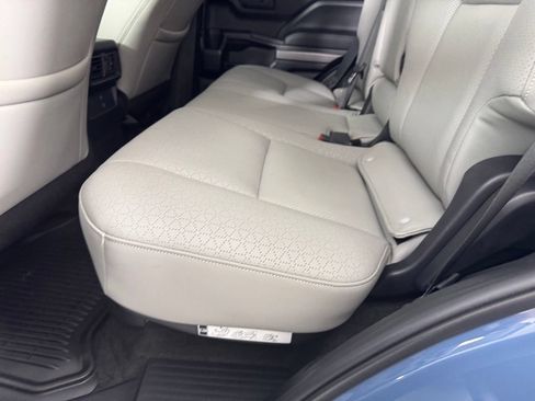 Used 2025 Toyota 4Runner SR5 AWD/4WD image 28