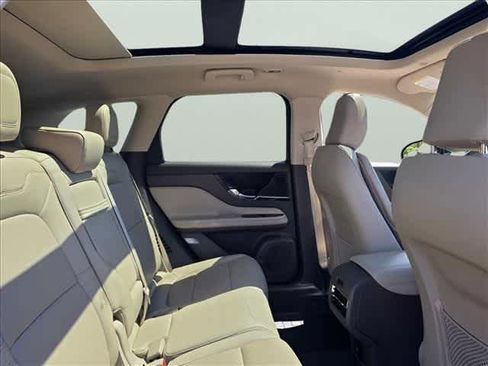 Used 2022 Lincoln Corsair AWD w/ Premium Package image 30