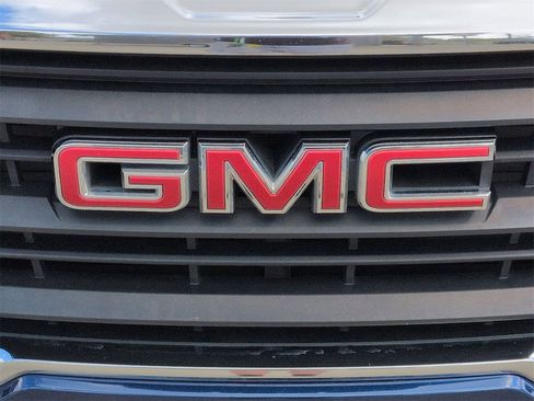 Used 2022 GMC Terrain SLE w/ Driver Convenience Package image 5