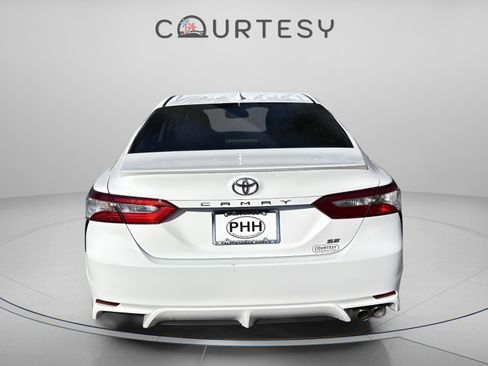 Used 2020 Toyota Camry SE image 6