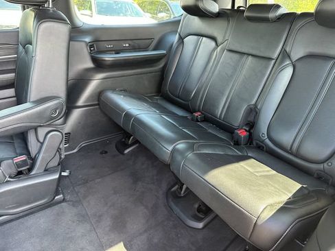 Used 2023 Jeep Wagoneer Series III w/ Convenience Group I AWD/4WD image 13