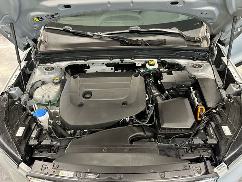 Used 2025 Volvo XC40 B5 Core image 27