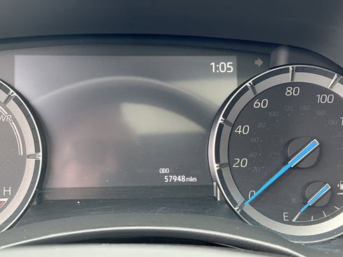 Used 2021 Toyota Highlander XLE image 5