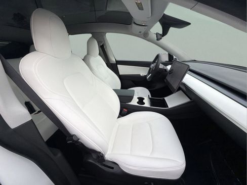 Used 2021 Tesla Model Y Long Range AWD/4WD image 23