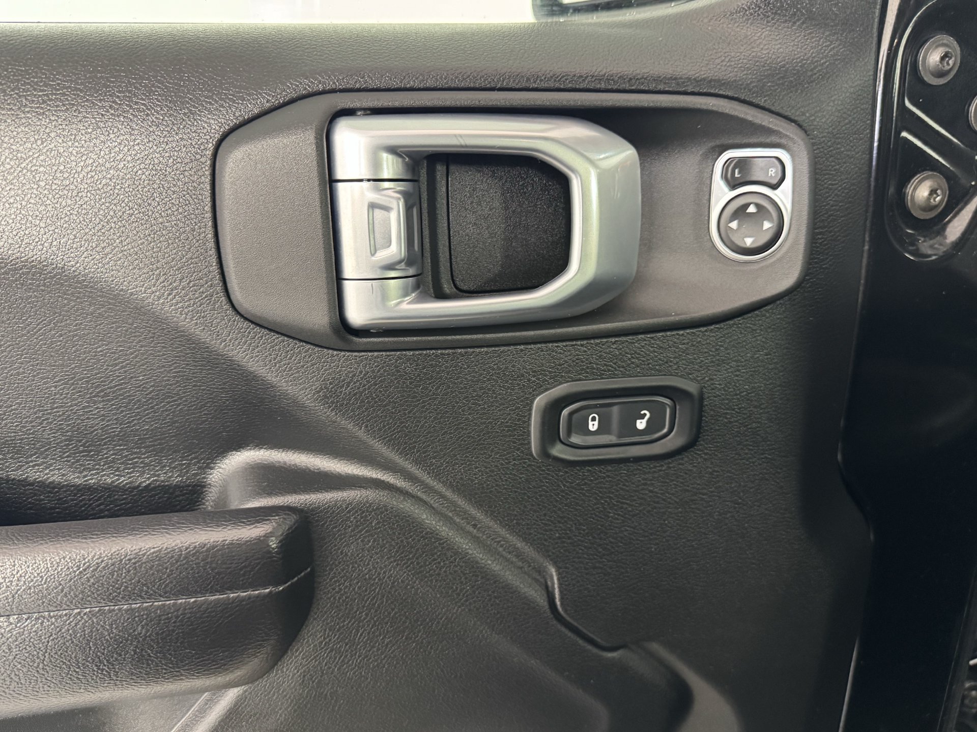 Used 2021 Jeep Wrangler Unlimited Sport AWD/4WD image 12