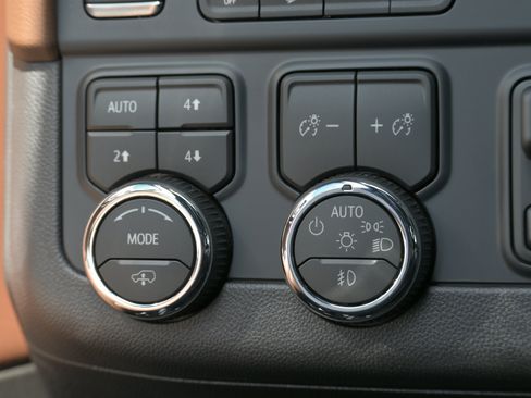 Used 2026 Chevrolet Suburban High Country AWD/4WD image 28