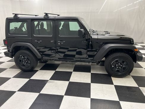 Used 2022 Jeep Wrangler Unlimited Sport image 2