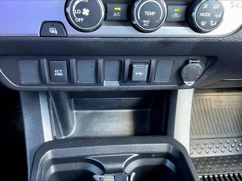 Used 2023 Toyota Tacoma SR w/ SR Convenience Package image 29
