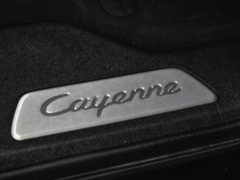 Used 2020 Porsche Cayenne E-Hybrid image 15