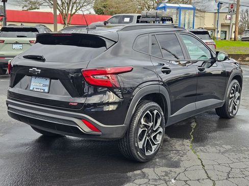 Used 2025 Chevrolet Trax RS w/ Sunroof Package image 6