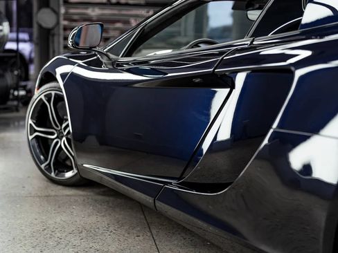 Used 2014 McLaren MP4-12C Spider RWD image 37
