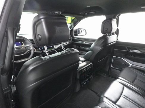 Used 2024 Jeep Wagoneer L Series II w/ Flexible Seating Group image 25