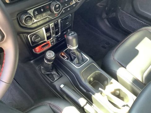 Used 2024 Jeep Wrangler Unlimited Rubicon w/ Technology Group AWD/4WD image 18