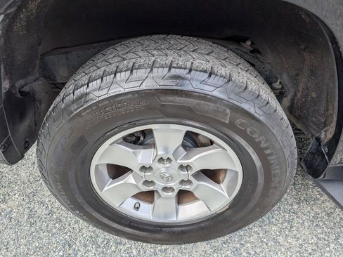 Used 2011 Toyota 4Runner SR5 w/ Premium Pkg w/Leather RWD image 6