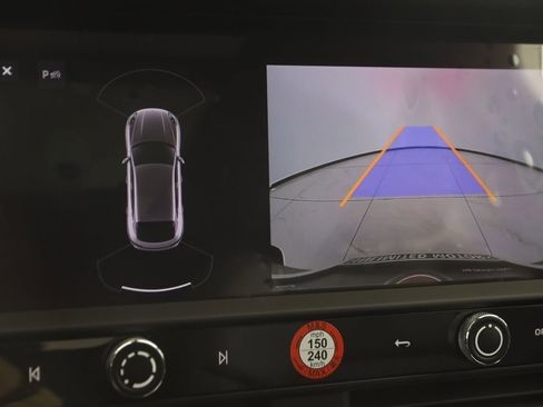 Used 2025 Porsche Macan image 10