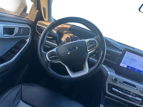 Used 2022 Ford Explorer XLT w/ Equipment Group 202A image 12