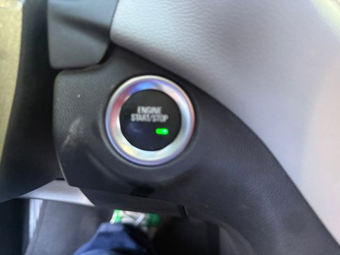 Used 2022 Chevrolet Equinox LS FWD image 28
