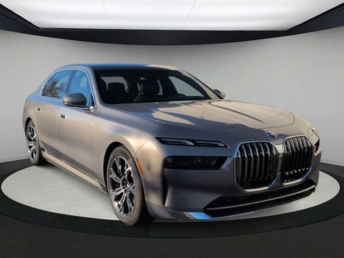 Used 2025 BMW i7 eDrive50 RWD image 2