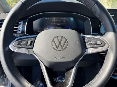 Used 2025 Volkswagen Jetta SE image 27