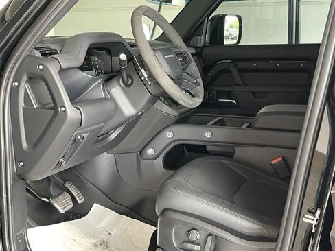 Used 2023 Land Rover Defender 110 V8 AWD/4WD image 15