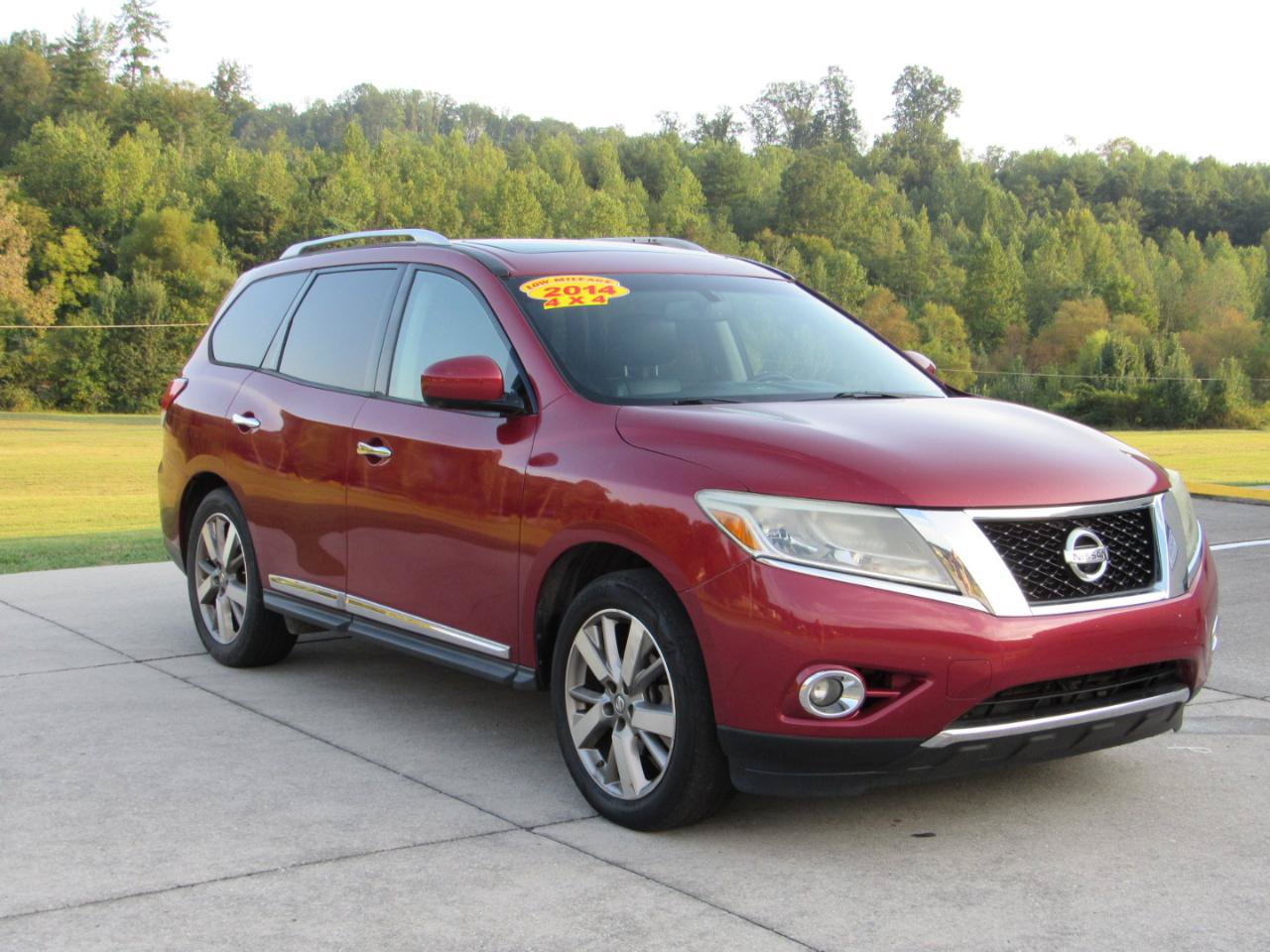 Used 2014 Nissan Pathfinder Platinum w/ Platinum Premium Package AWD/4WD image 2