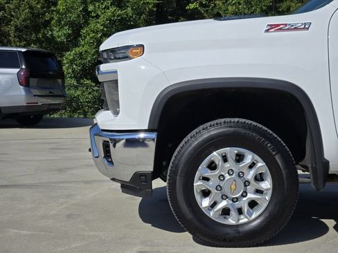 Used 2025 Chevrolet Silverado 2500 LT AWD/4WD image 10