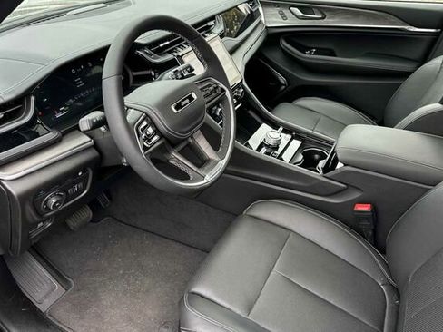 New 2023 Jeep Grand Cherokee Overland w/ Luxury Tech Group IV AWD/4WD image 10