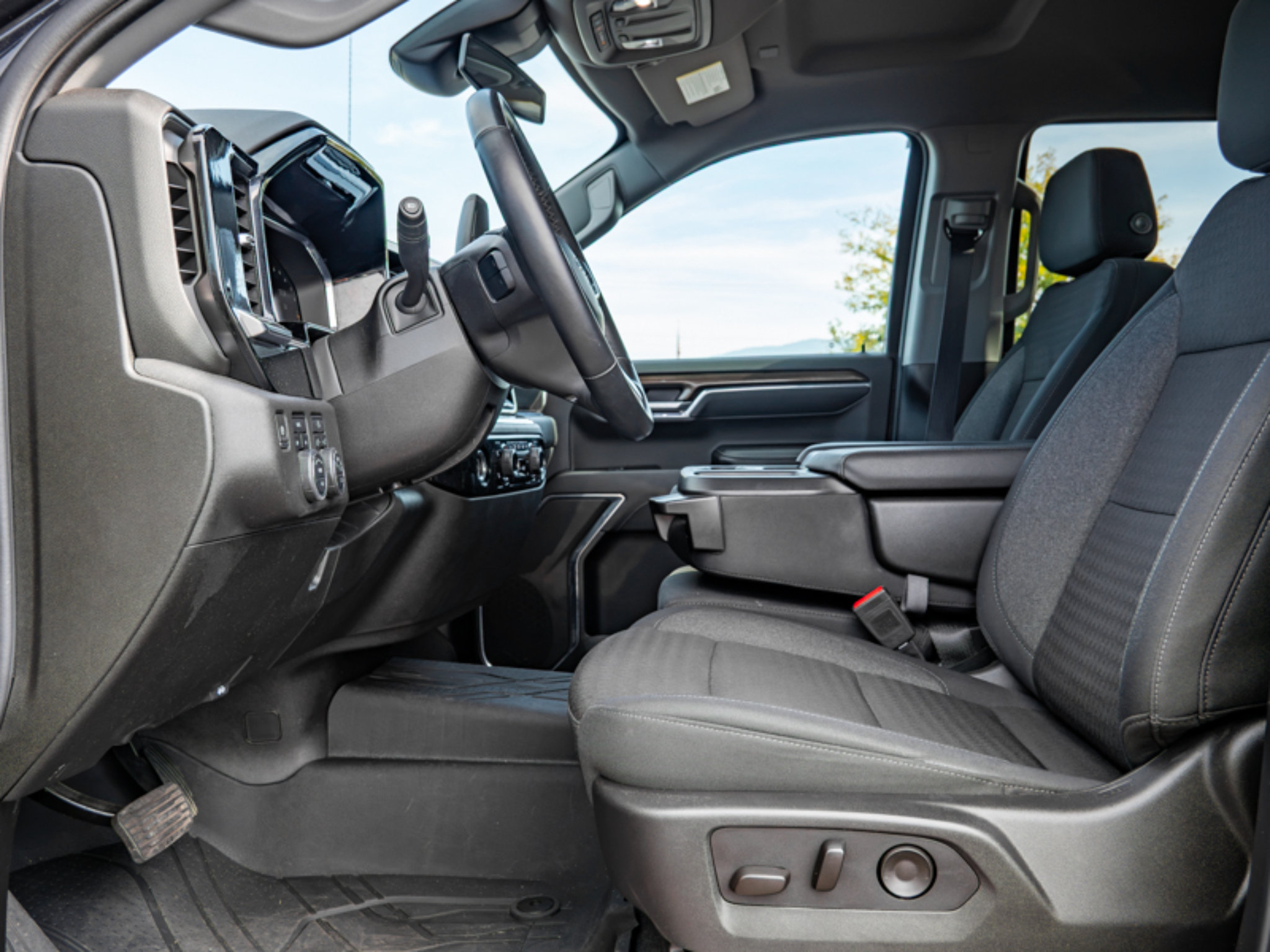 Used 2024 Chevrolet Silverado 1500 RST w/ Protection Package AWD/4WD image 9