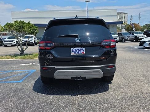 Certified 2025 Honda Pilot TrailSport image 5
