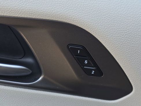 Used 2024 Chrysler Pacifica Touring-L image 14