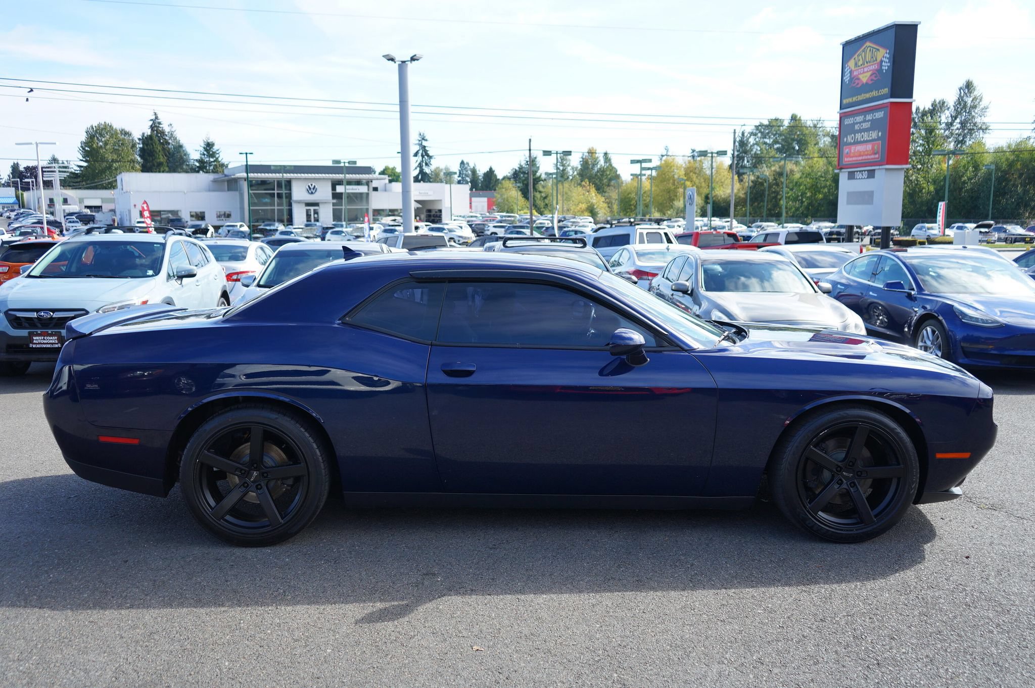 Used 2015 Dodge Challenger SXT w/ Driver Convenience Group RWD image 7