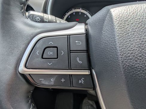 Used 2022 Toyota Highlander XLE AWD/4WD image 26