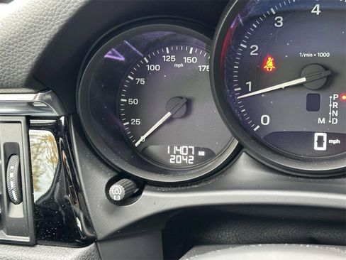 Used 2025 Porsche Macan image 21