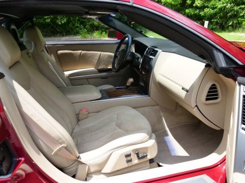 Used 2007 Cadillac XLR V RWD image 29