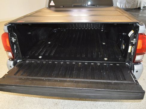 Used 2019 Toyota Tacoma TRD Sport image 13