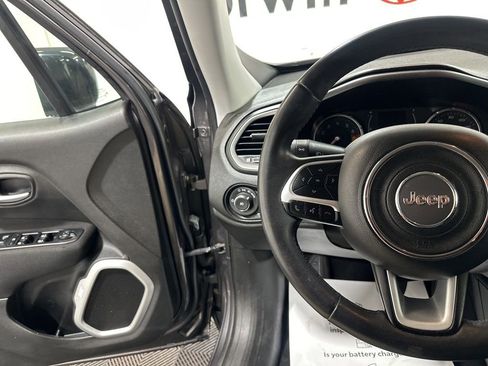 Used 2018 Jeep Renegade Latitude image 26