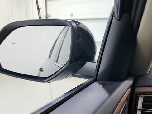 Used 2025 Volkswagen Atlas SE FWD image 13