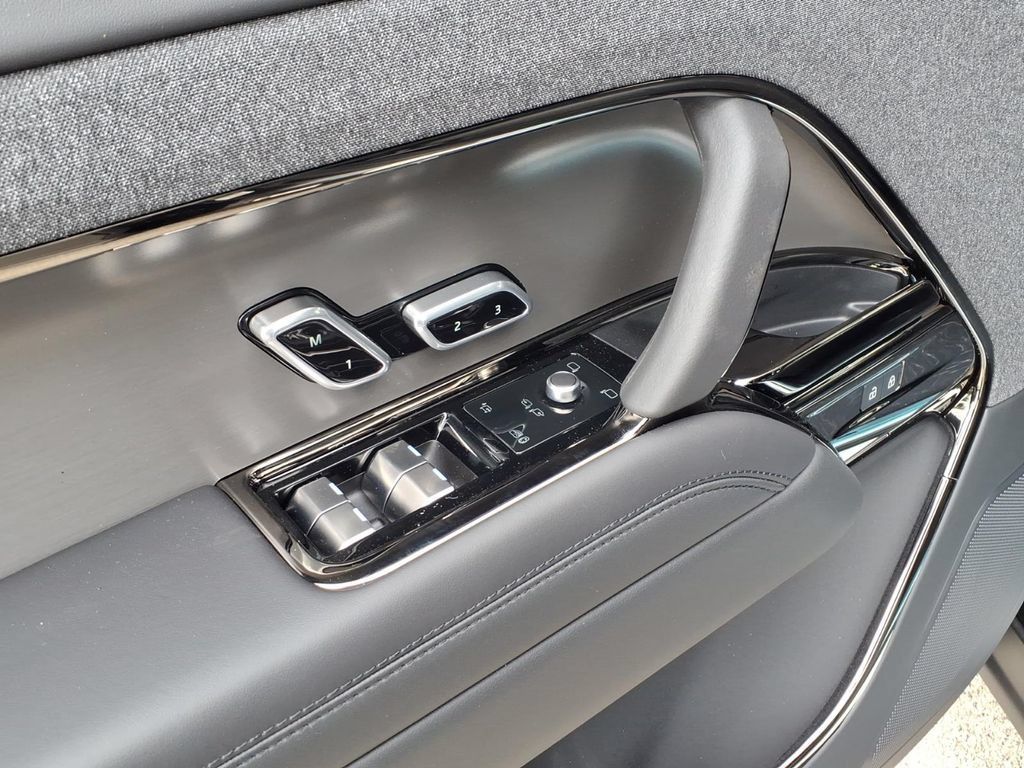 New 2026 Land Rover Range Rover Sport SE AWD/4WD image 11