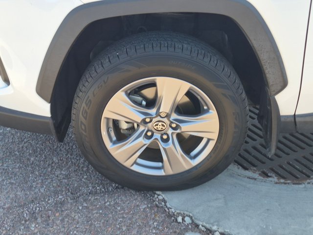 Used 2022 Toyota RAV4 LE AWD/4WD image 29