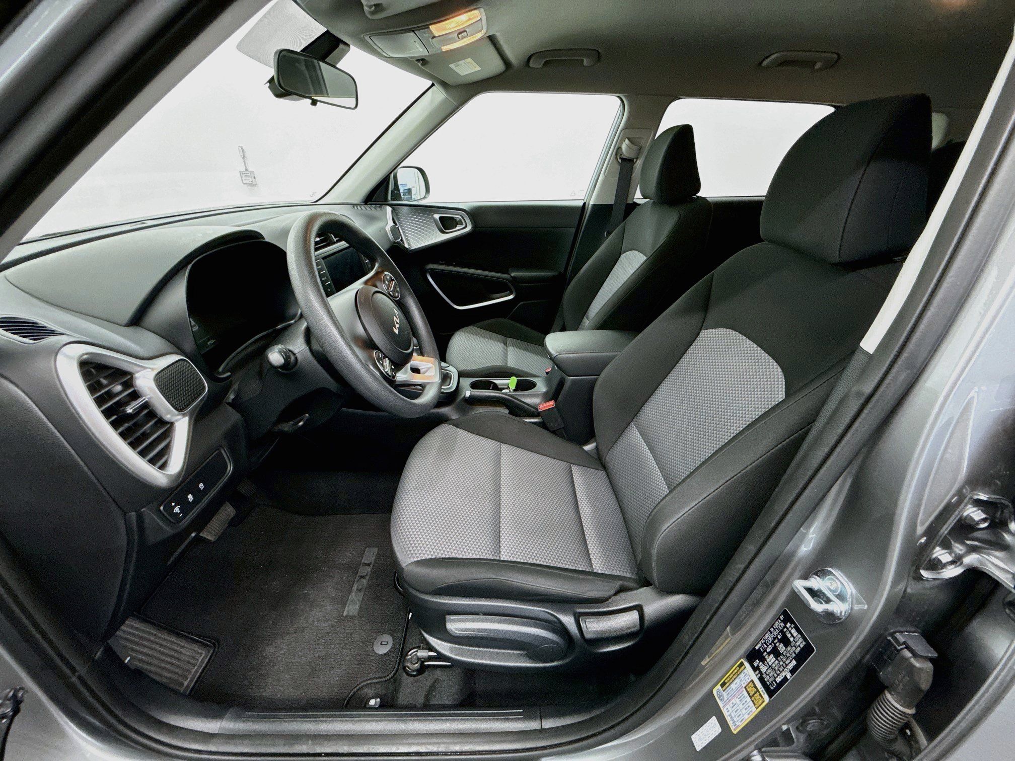 Used 2025 Kia Soul LX w/ LX Technology Package FWD image 13