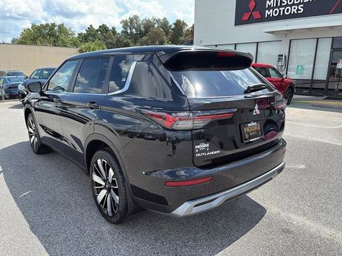 New 2025 Mitsubishi Outlander SE image 4
