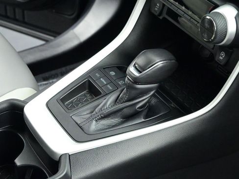 Used 2020 Toyota RAV4 XLE Premium image 26