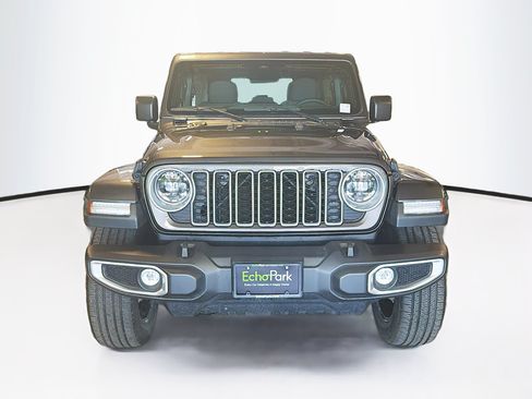 Used 2025 Jeep Wrangler Unlimited Sahara AWD/4WD image 2
