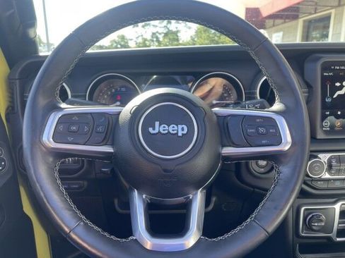 Used 2022 Jeep Wrangler Unlimited Sahara w/ Cold Weather Group image 24